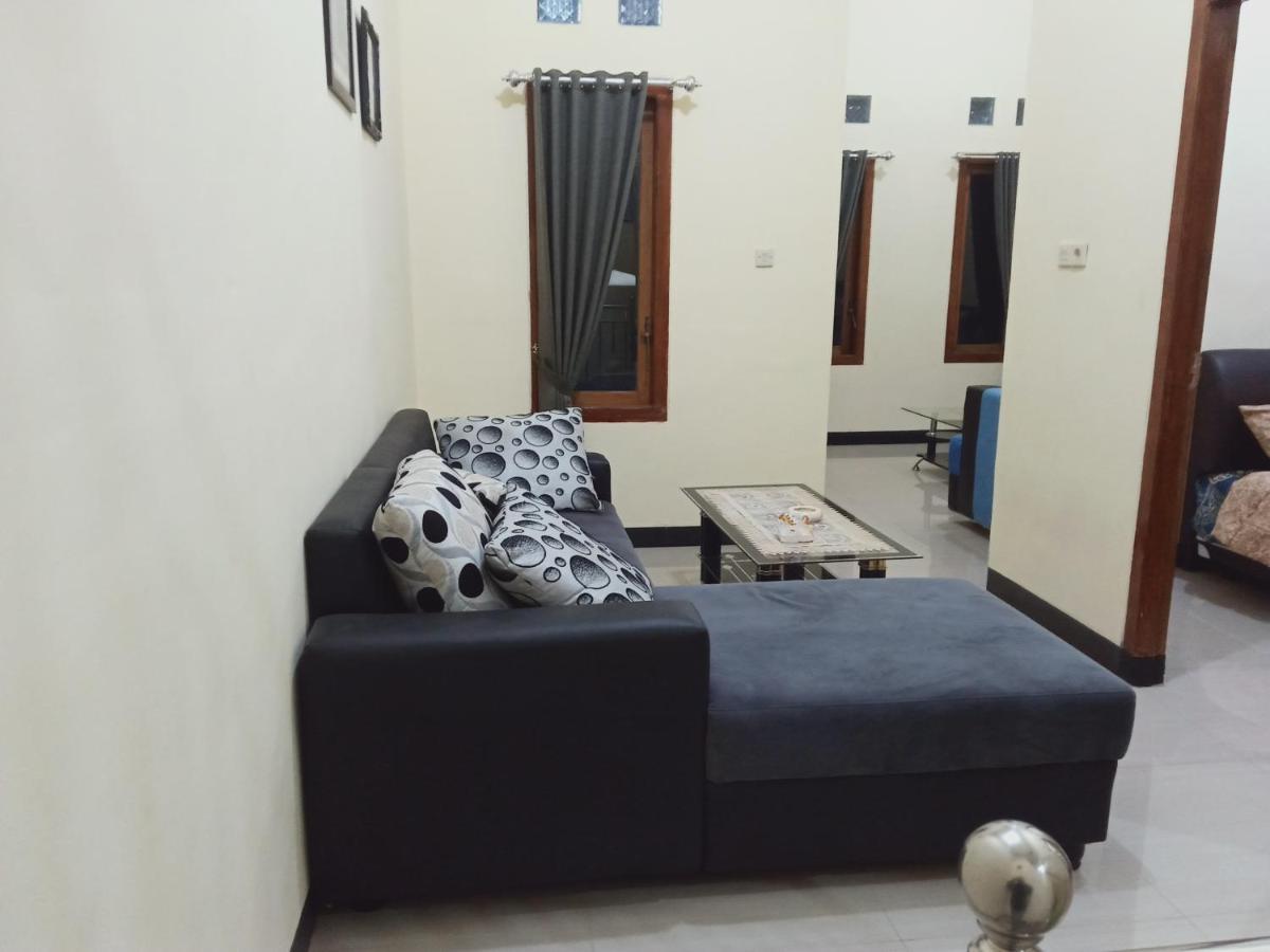 Widodaren Homestay Проболінґо Екстер'єр фото